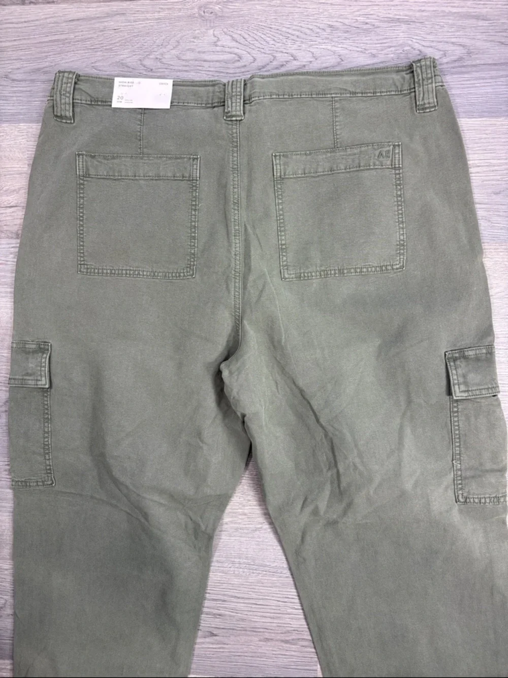 American Eagle High Rise Straight Cargo Pants - size 20 NWT - Picture 7 of 8